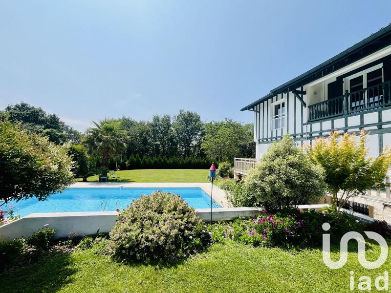 Maison - 228 m² - 8 pièces