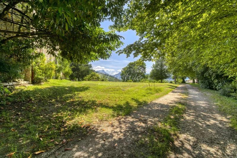 Maison - 500 m² - 10 pièces