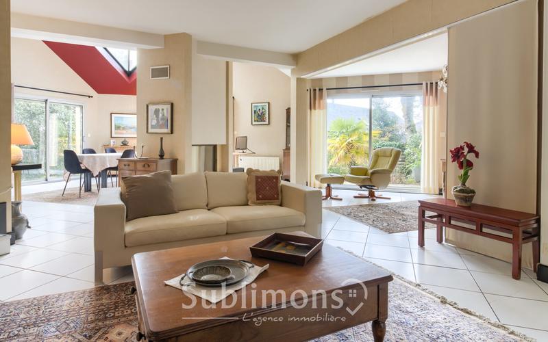 Maison traditionnelle - 205 m² - 6 pièces