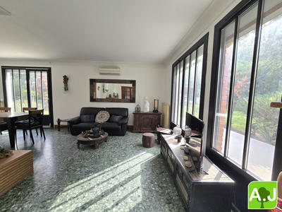 Maison traditionnelle - 131 m² - 6 pièces