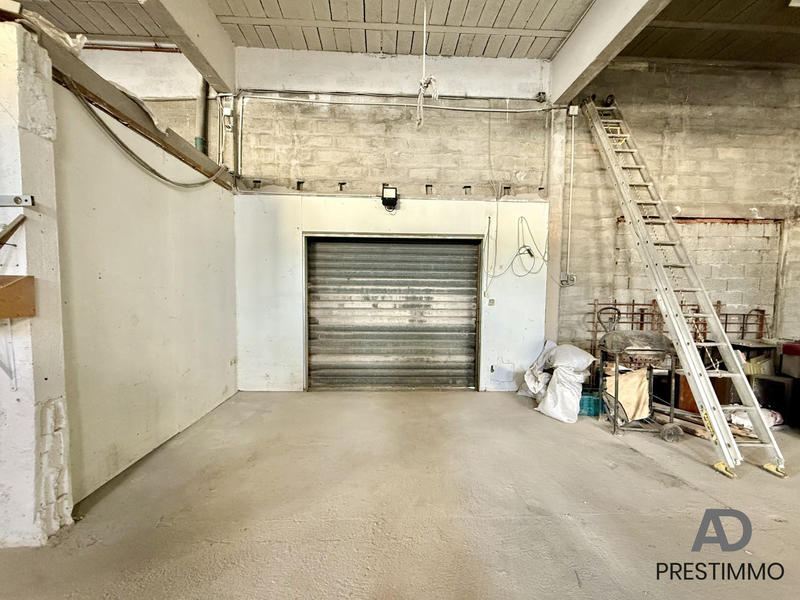 Entrepôt - 250 m²