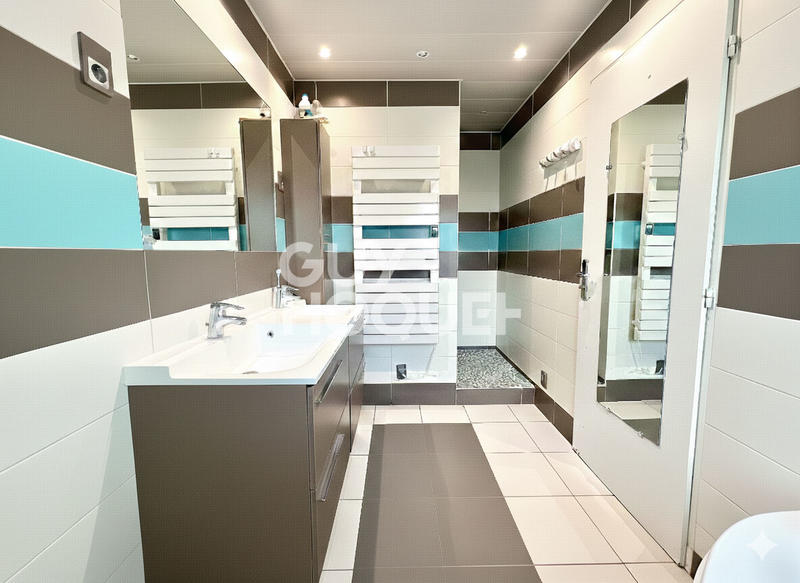 Maison - 180 m² - 7 pièces