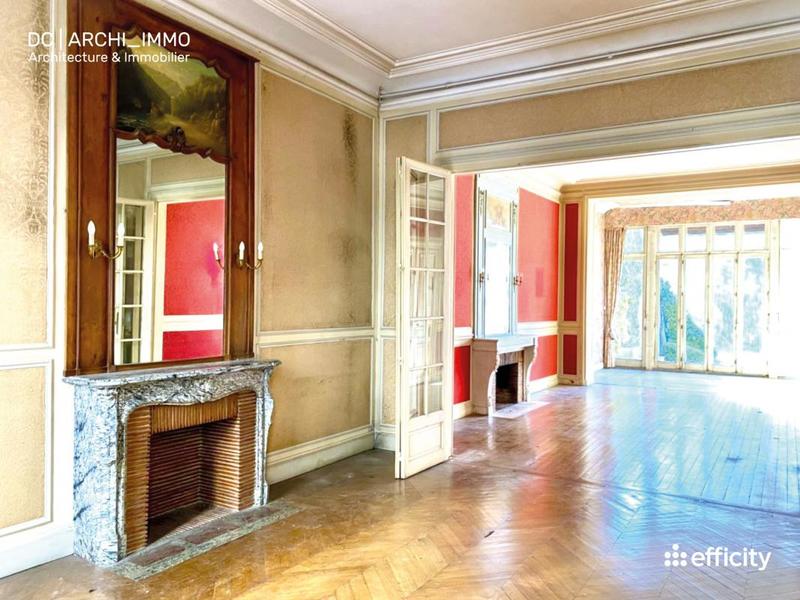 Maison - 360 m² - 10 pièces