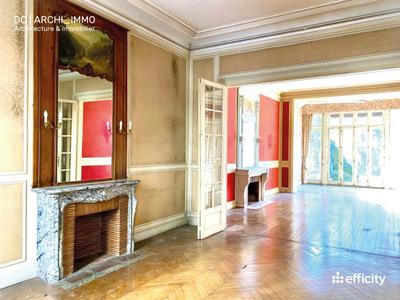 Maison - 360 m² - 10 pièces