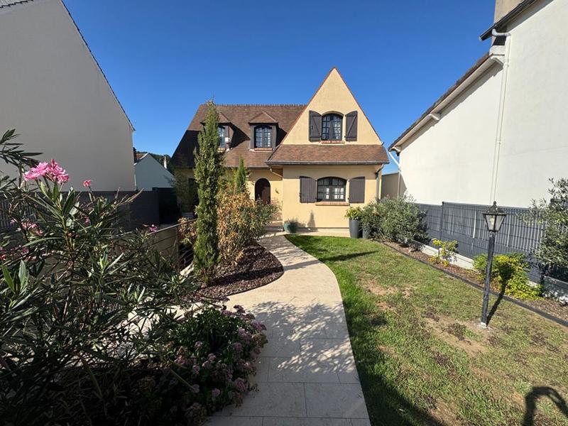 Maison - 162 m² - 6 pièces