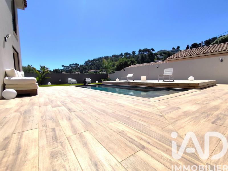 Maison - 140 m² - 5 pièces