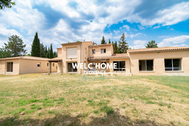 Maison - 235 m² - 7 pièces