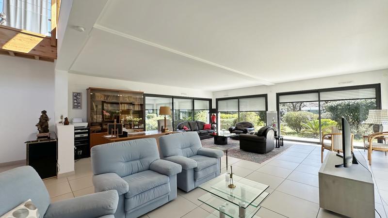 Maison d'architecte - 270 m² - 7 pièces