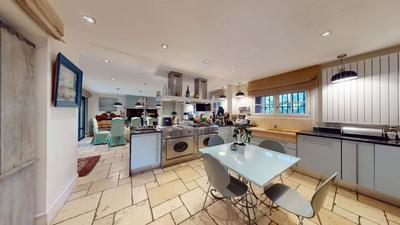 Propriété - 980 m²