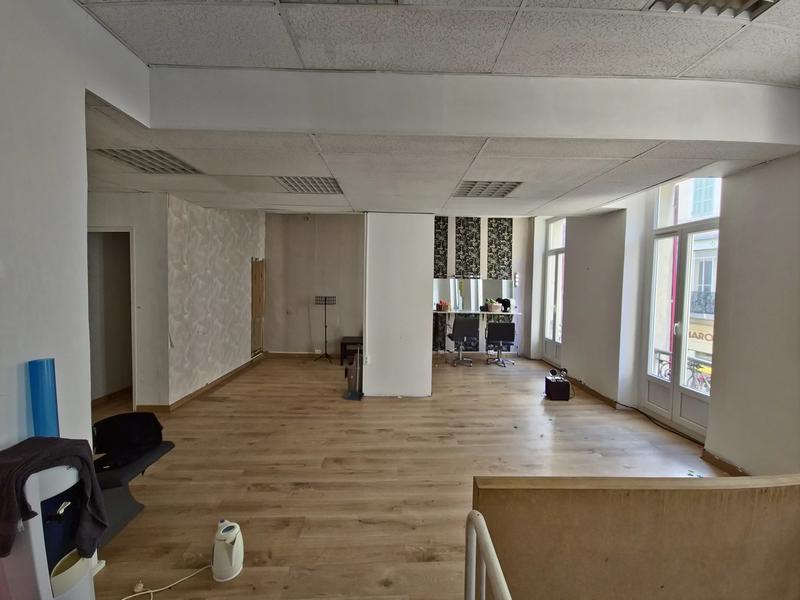 Local commercial - 85 m² - 3 pièces