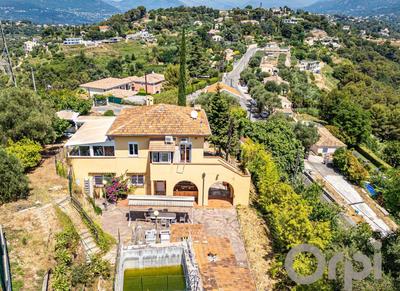 Villa - 205 m² - 6 pièces