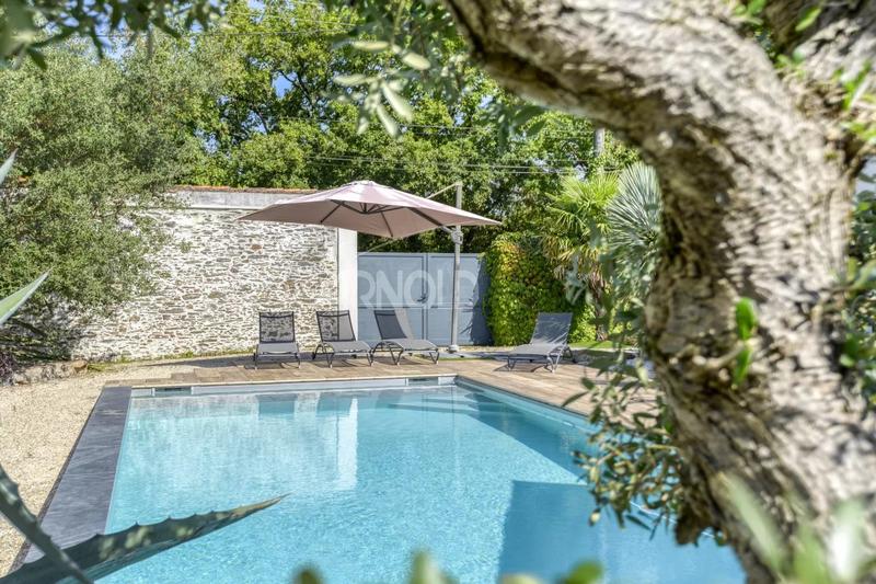 Maison - 267 m² - 9 pièces