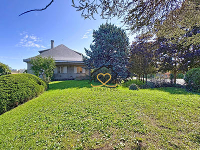 Maison - 240 m² - 11 pièces