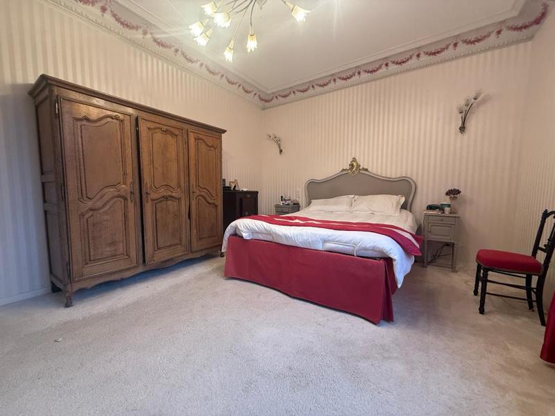 Maison - 300 m² - 7 pièces