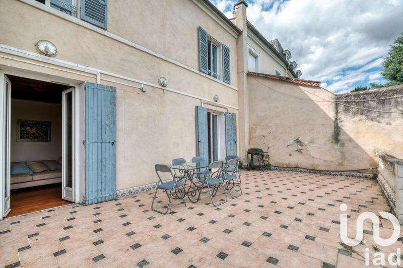 Maison - 200 m² - 8 pièces