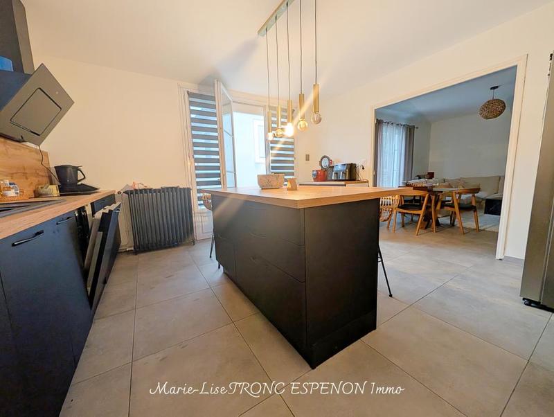 Maison - 180 m² - 8 pièces