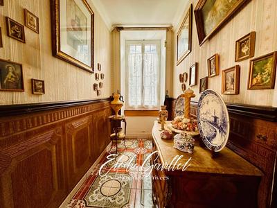 Maison - 313 m² - 12 pièces