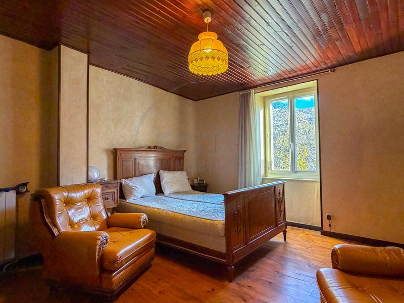 Propriété - 121 m² - 6 pièces