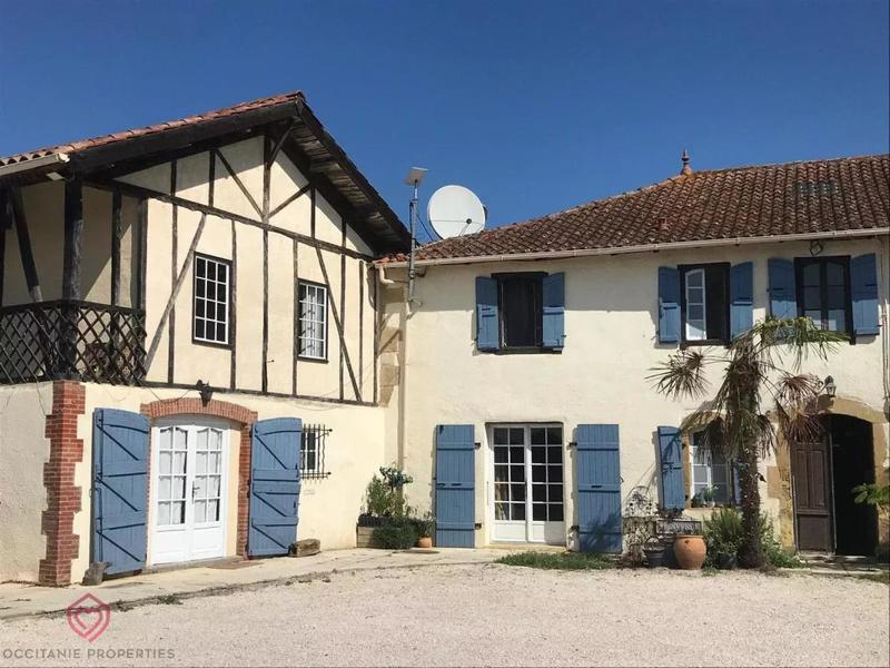 Propriété - 460 m² - 22 pièces