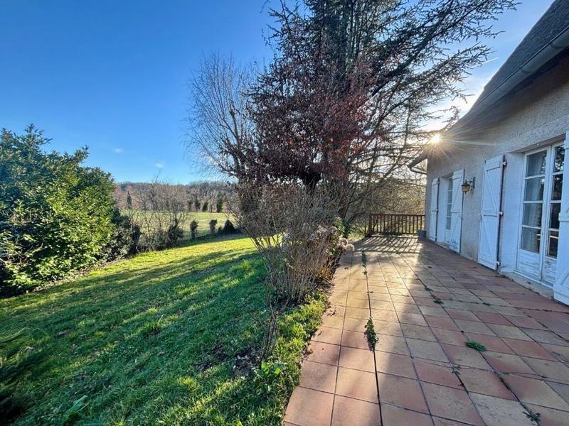 Maison - 230 m² - 6 pièces