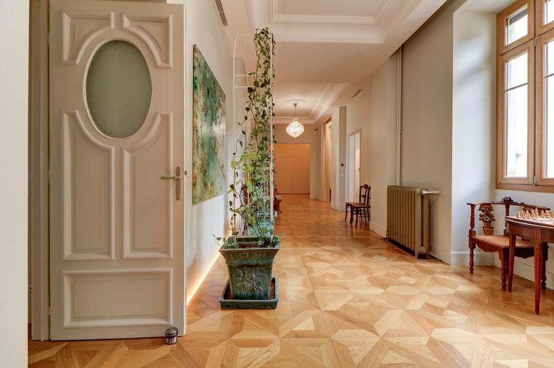 Appartement - 253 m² - 5 pièces