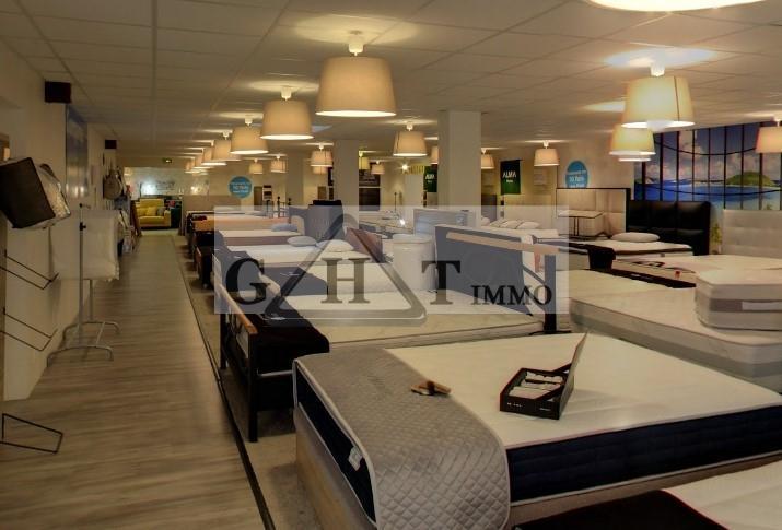 Entrepôt - 1 930 m²