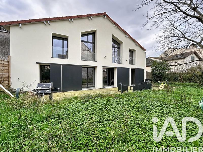 Maison - 276 m² - 10 pièces
