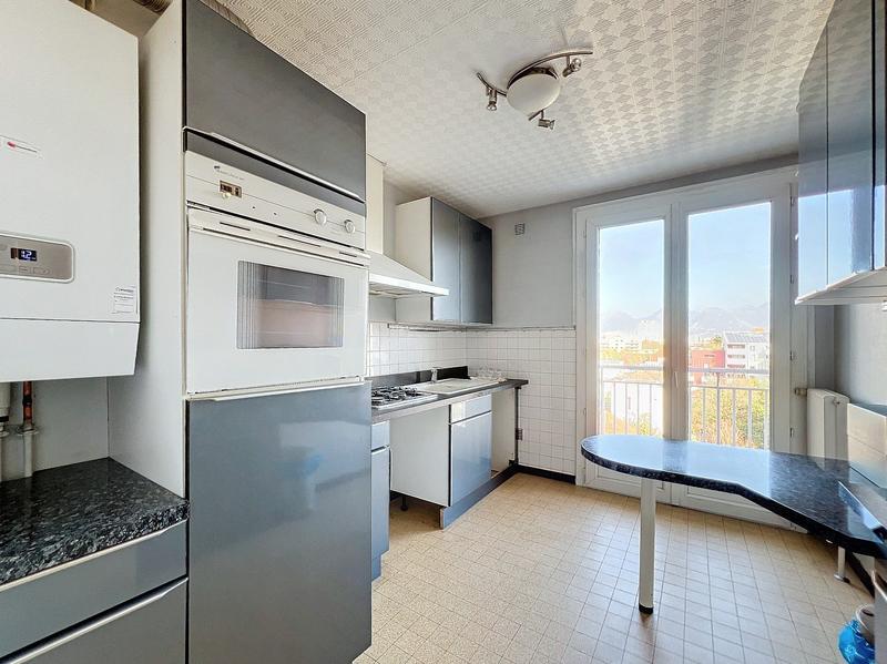 Appartement - 98 m² - 5 pièces