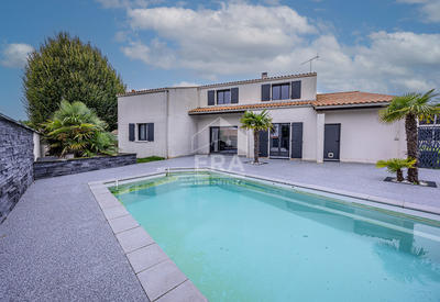 Maison - 207 m² - 7 pièces