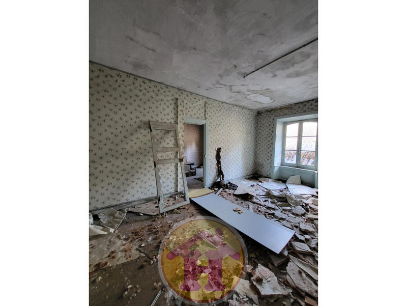 Local commercial - 1 947 m² - 16 pièces