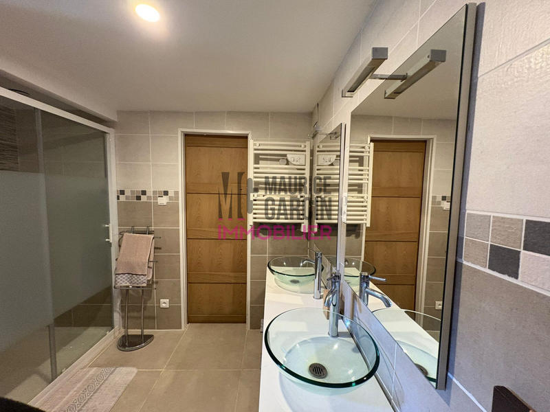 Maison - 200 m² - 8 pièces