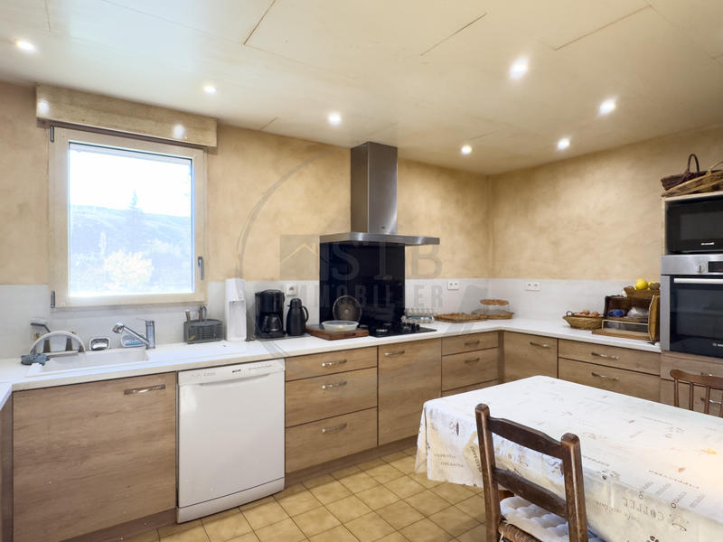 Maison - 110 m² - 6 pièces