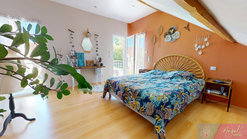 Maison - 234 m² - 10 pièces