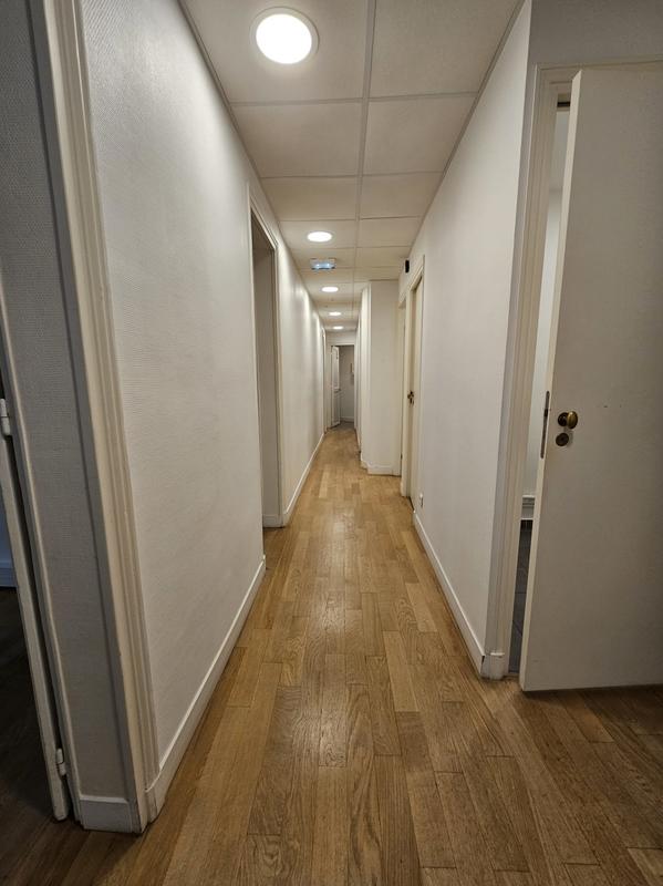 Bureau - 101 m² - 5 pièces