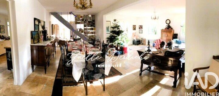 Maison - 210 m² - 6 pièces