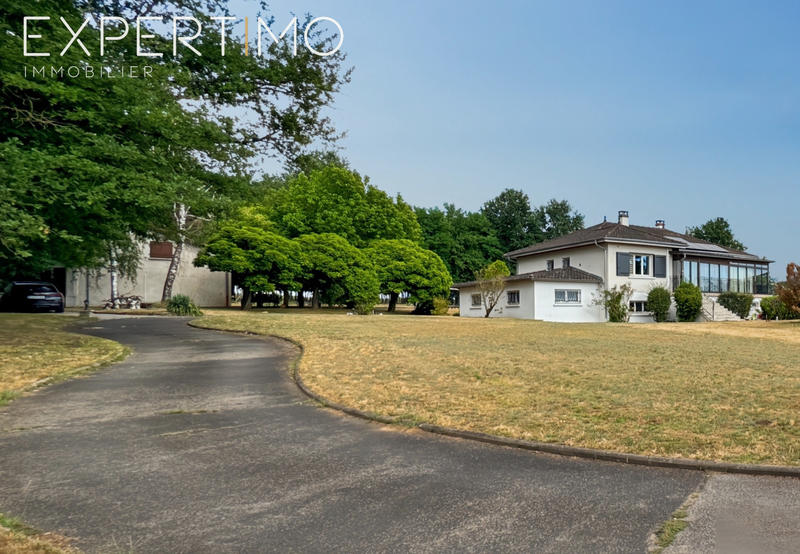 Maison - 250 m² - 8 pièces