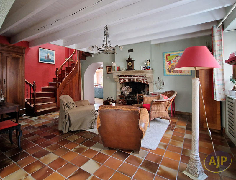 Maison - 180 m² - 7 pièces