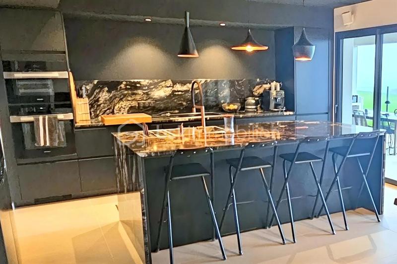 Maison - 189 m² - 7 pièces