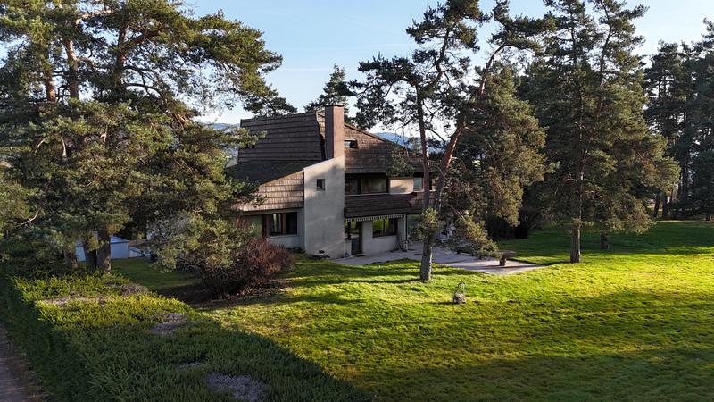 Maison - 248 m² - 9 pièces