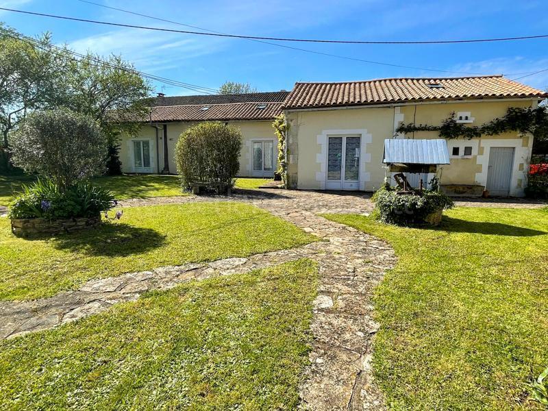 Maison - 300 m² - 16 pièces