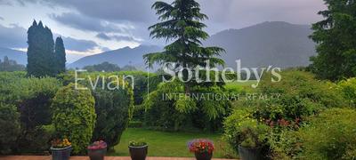 Maison - 256 m² - 10 pièces