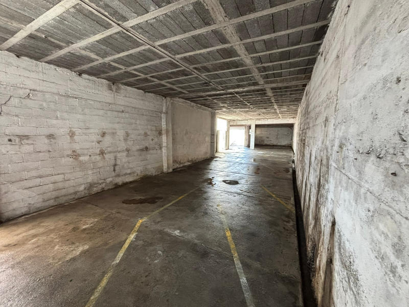 Parking / Garage - 255 m²