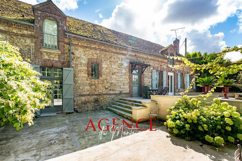 Propriété - 230 m² - 6 pièces