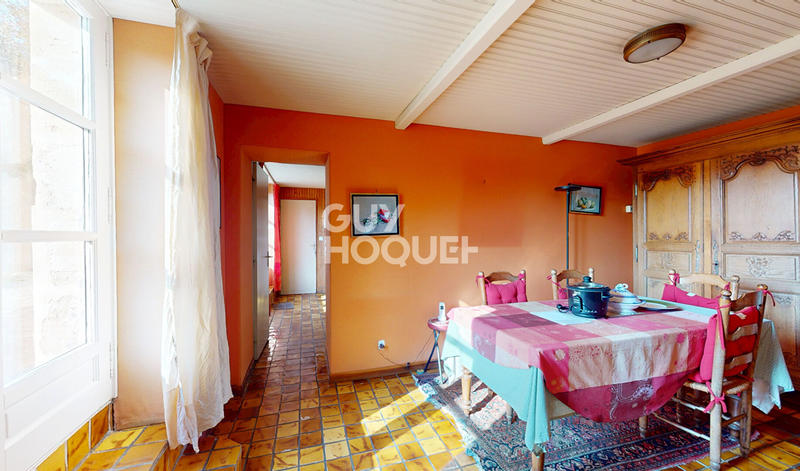 Maison - 251 m² - 12 pièces