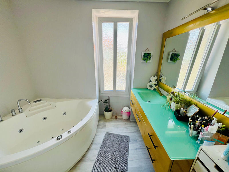 Maison - 193 m² - 9 pièces