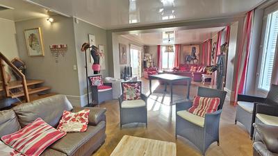 Maison - 445 m² - 10 pièces