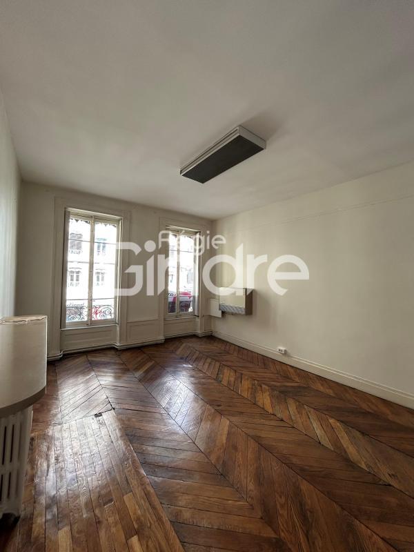 Bureau - 93 m² - 1 pièce