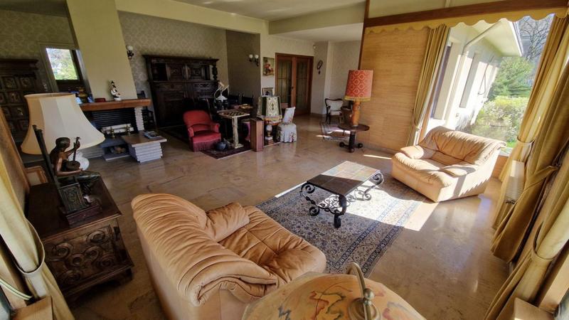 Maison - 319 m² - 9 pièces