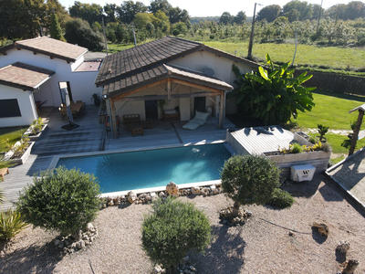Maison - 280 m² - 9 pièces