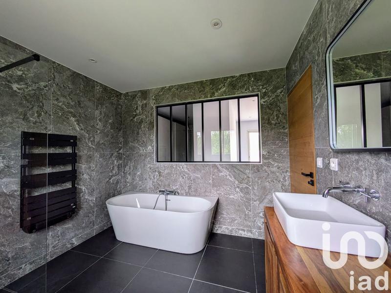 Maison - 200 m² - 5 pièces